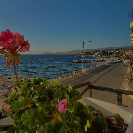 Hotel La Lampara เรจโจ ดี คาลาเบีย ภายนอก รูปภาพ