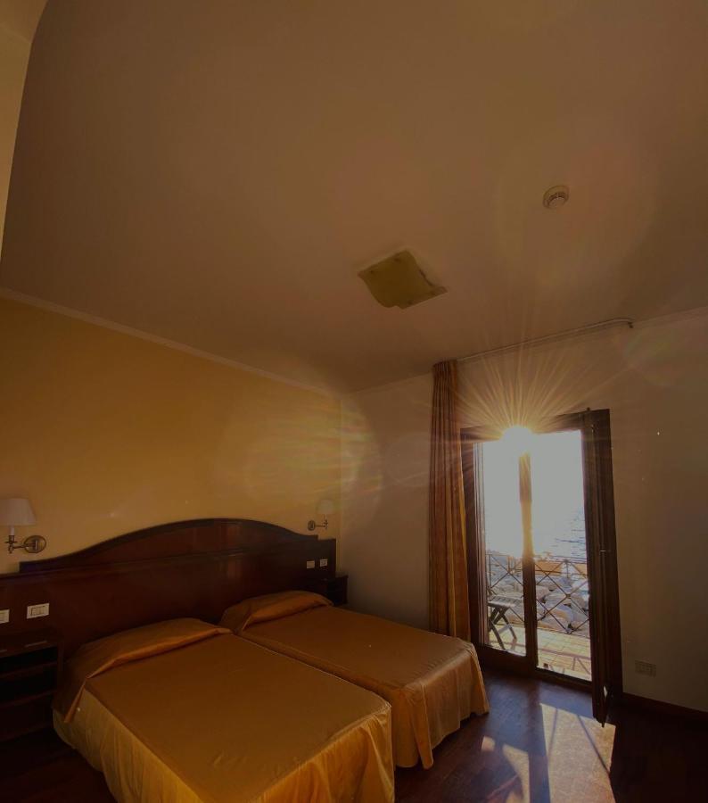 Hotel La Lampara เรจโจ ดี คาลาเบีย ภายนอก รูปภาพ