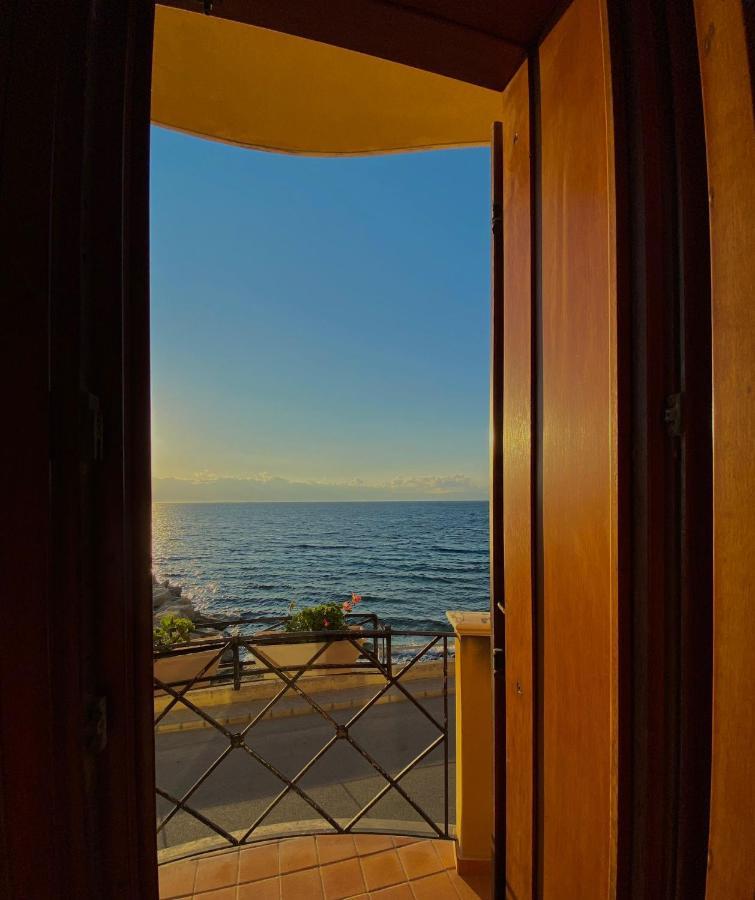 Hotel La Lampara เรจโจ ดี คาลาเบีย ภายนอก รูปภาพ