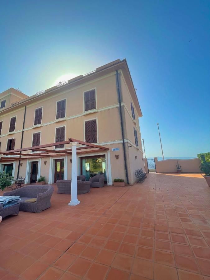 Hotel La Lampara เรจโจ ดี คาลาเบีย ภายนอก รูปภาพ