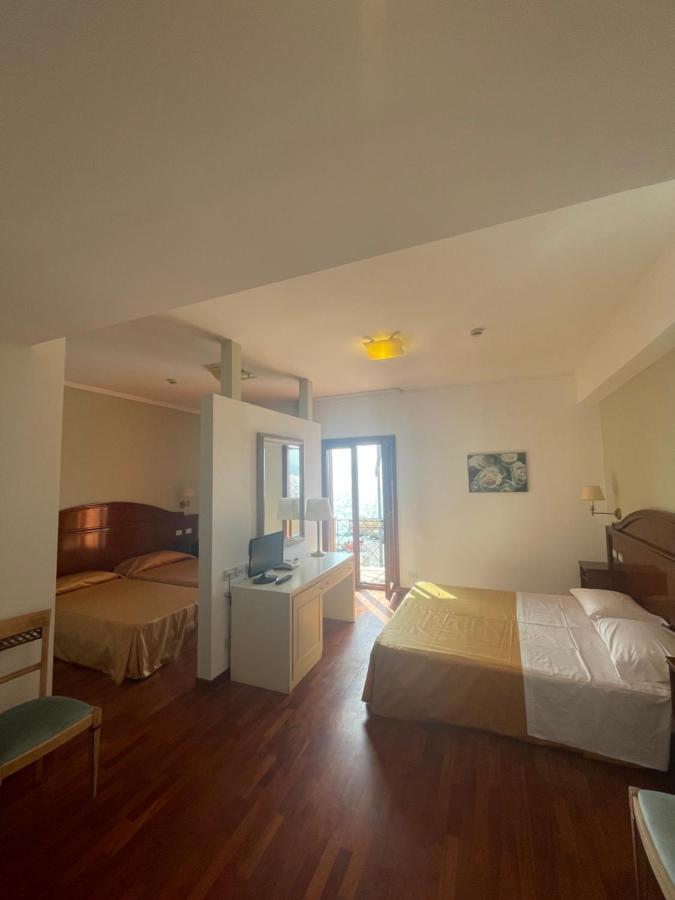 Hotel La Lampara เรจโจ ดี คาลาเบีย ภายนอก รูปภาพ