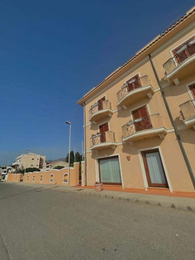 Hotel La Lampara เรจโจ ดี คาลาเบีย ภายนอก รูปภาพ