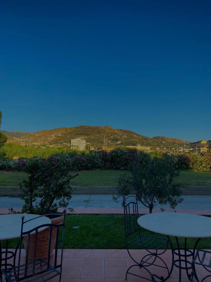 Hotel La Lampara เรจโจ ดี คาลาเบีย ภายนอก รูปภาพ