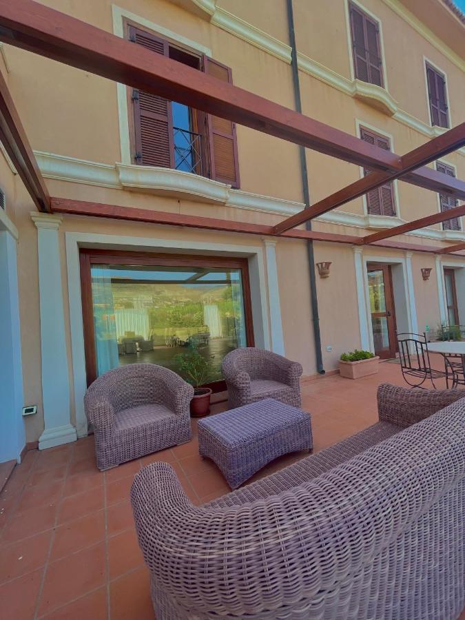 Hotel La Lampara เรจโจ ดี คาลาเบีย ภายนอก รูปภาพ