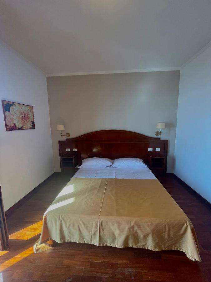 Hotel La Lampara เรจโจ ดี คาลาเบีย ภายนอก รูปภาพ