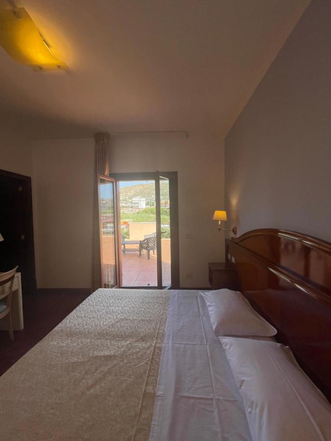 Hotel La Lampara เรจโจ ดี คาลาเบีย ภายนอก รูปภาพ