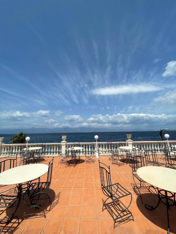 Hotel La Lampara เรจโจ ดี คาลาเบีย ภายนอก รูปภาพ