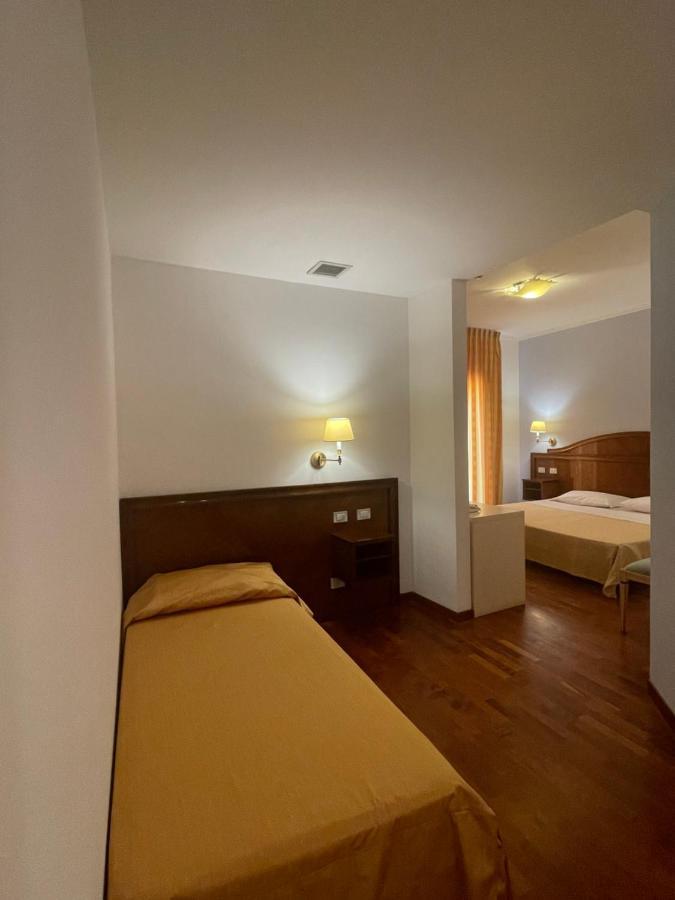 Hotel La Lampara เรจโจ ดี คาลาเบีย ภายนอก รูปภาพ