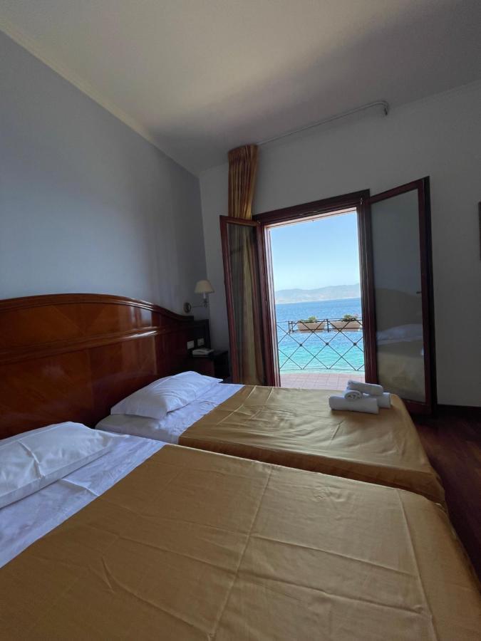 Hotel La Lampara เรจโจ ดี คาลาเบีย ภายนอก รูปภาพ