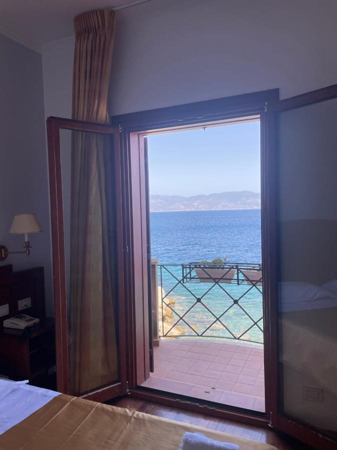 Hotel La Lampara เรจโจ ดี คาลาเบีย ภายนอก รูปภาพ