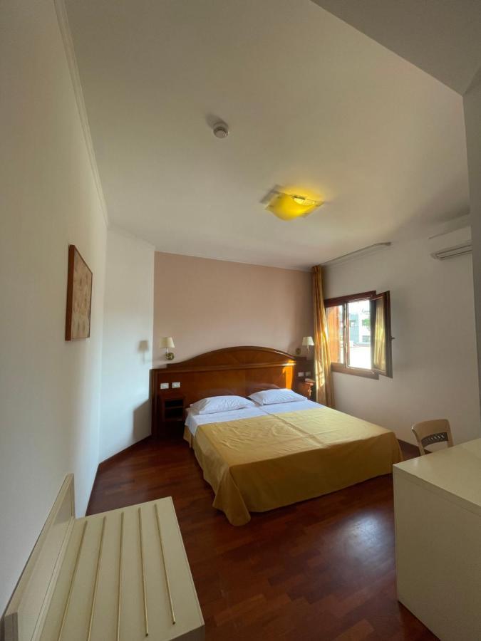 Hotel La Lampara เรจโจ ดี คาลาเบีย ภายนอก รูปภาพ